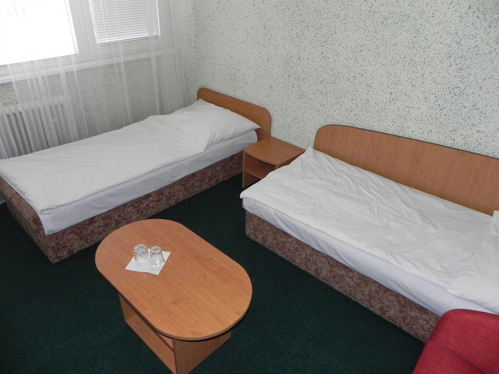 Garni Hotel Junior Bratislava Ngoại thất bức ảnh