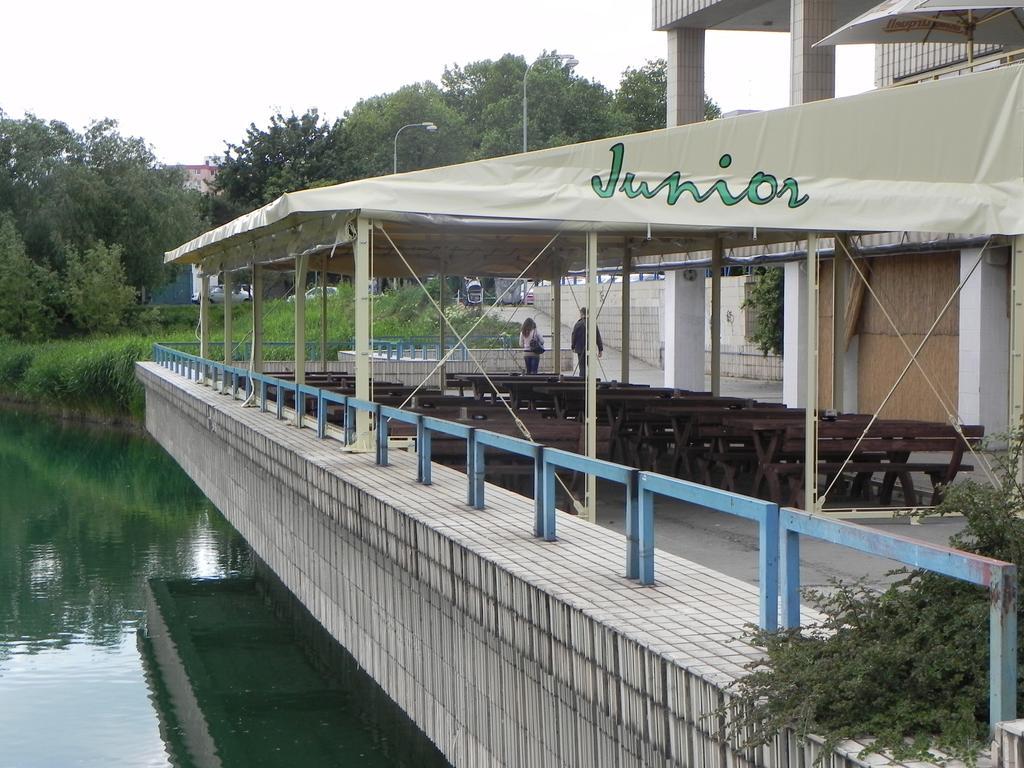 Garni Hotel Junior Bratislava Ngoại thất bức ảnh