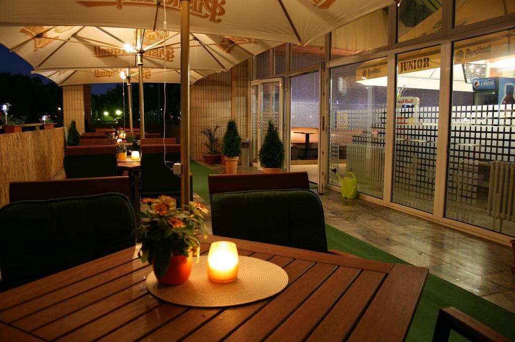 Garni Hotel Junior Bratislava Ngoại thất bức ảnh